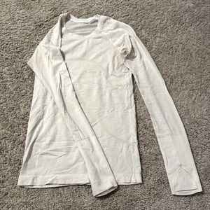 Lululemon Long Sleeve Swiftly Tech, Size 6